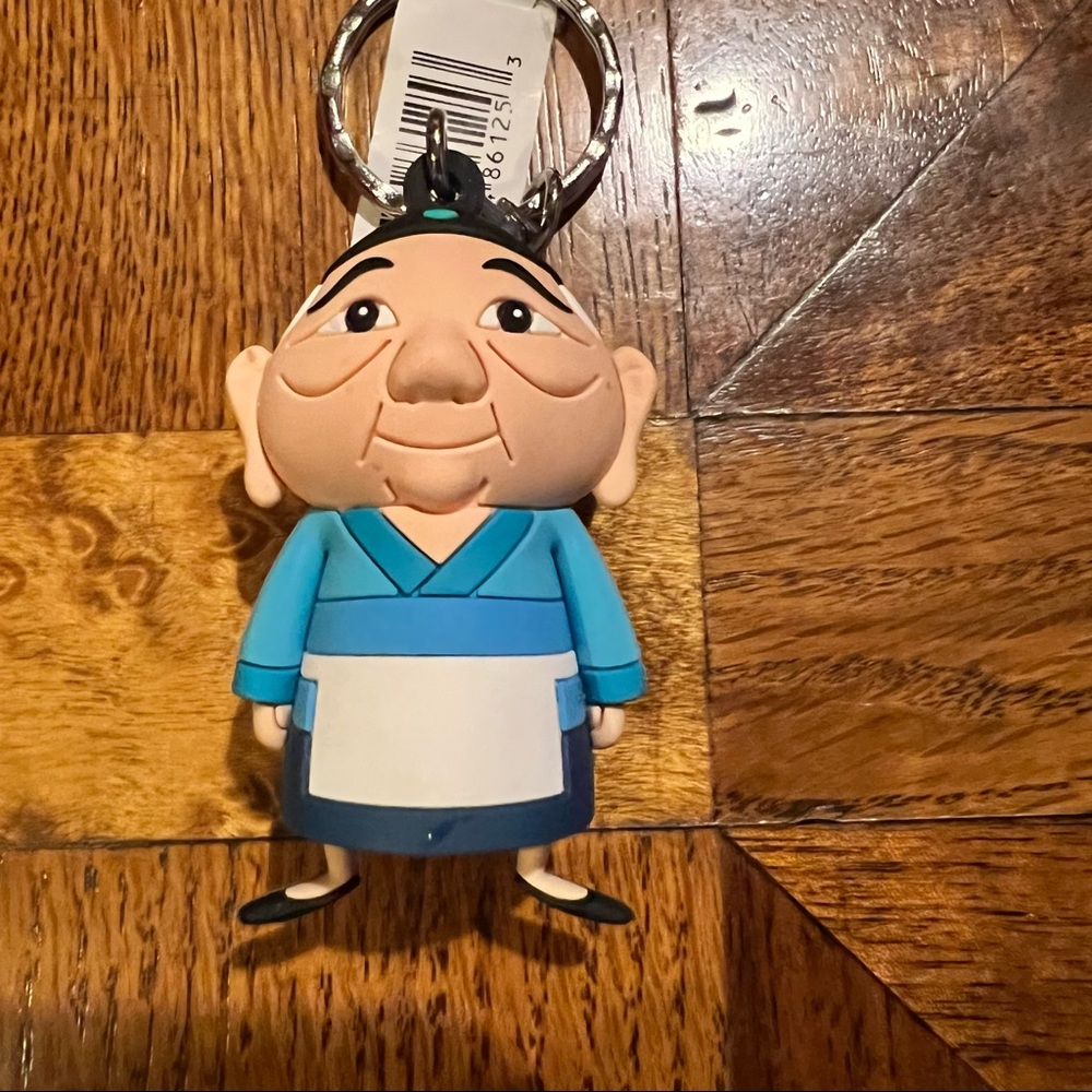 B2G1 DISNEY GRANDMOTHER FA FROM MULAN 3D KEYCHAIN!